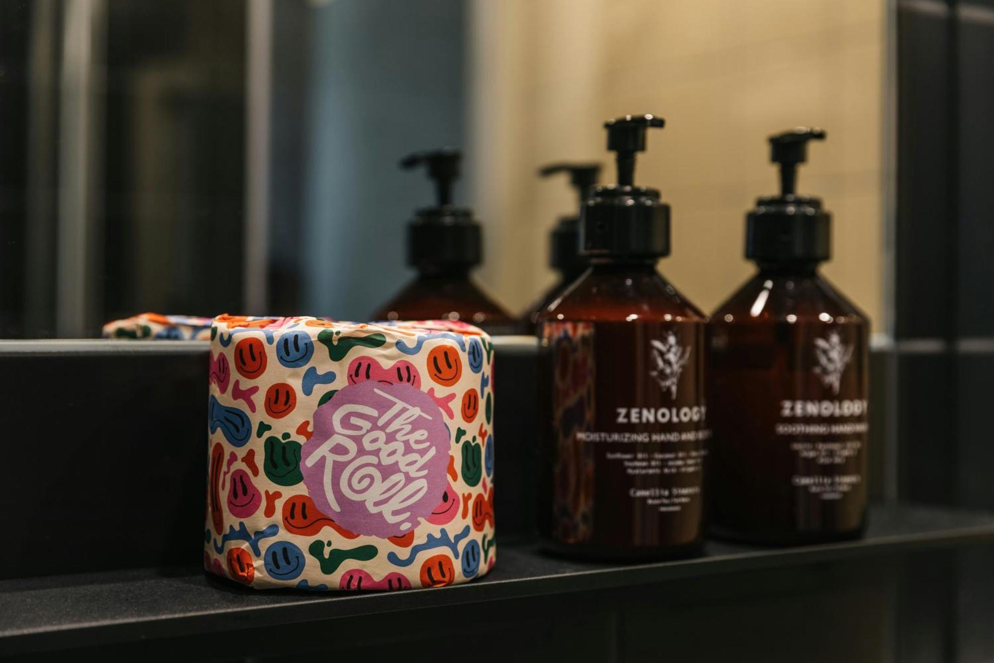 Deluxe Studio,1756698952:JPEG